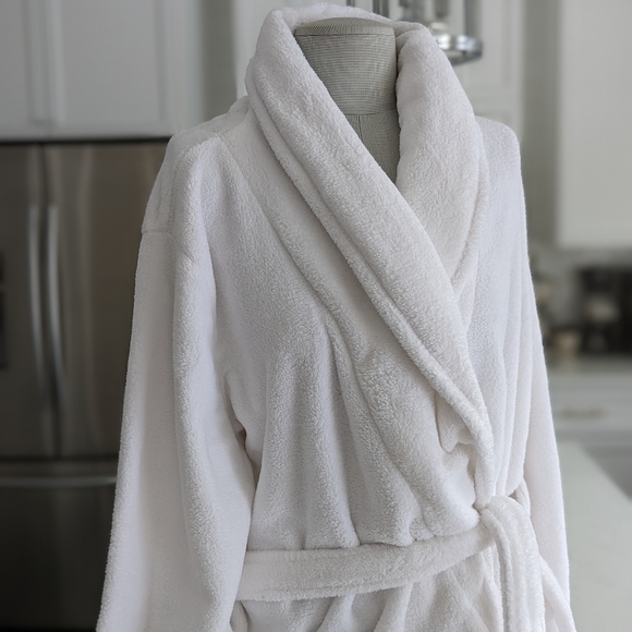 Bath robe size XL white excellent condition ✨ - Picture 2 of 12